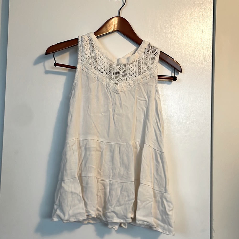 Maurice’s White Lace Detail Tank Top. Size M.